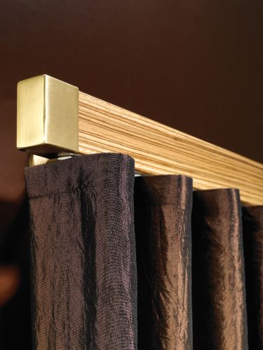 Kontur Evo wood traverse curtain rod with Wave Drape